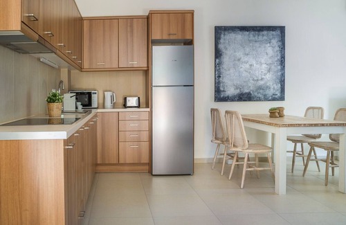 Karavomylos Apartment | Experience Suite Myrtillo with Oceanfront Pool & Breakfast