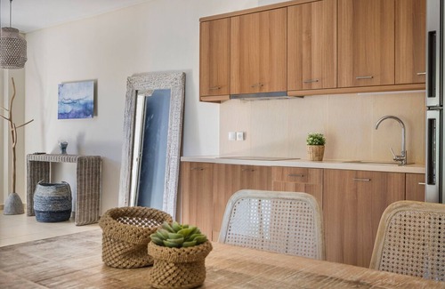 Karavomylos Apartment | Experience Suite Myrtillo with Oceanfront Pool & Breakfast