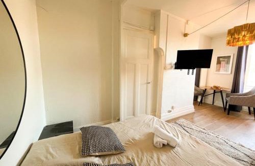 Republique - Tolstoi Apartment | Cozy Suite Nairobi: Pet & Child-Friendly Getaway