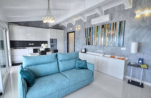Agropoli Apartment | Suite Naomi: Modern Apartment with Sea Views & Free Wi-Fi
