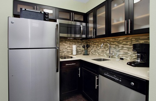 McLean Condo | Ideal Suite Near DC with Free Breakfast & Fitness Center
