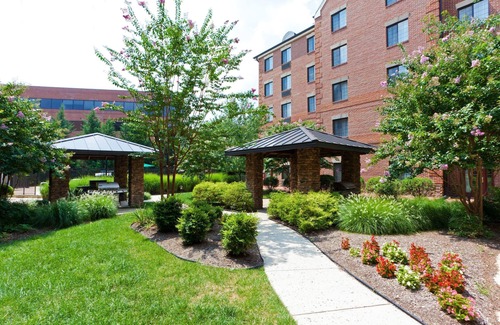 McLean Condo | Ideal Suite Near DC with Free Breakfast & Fitness Center