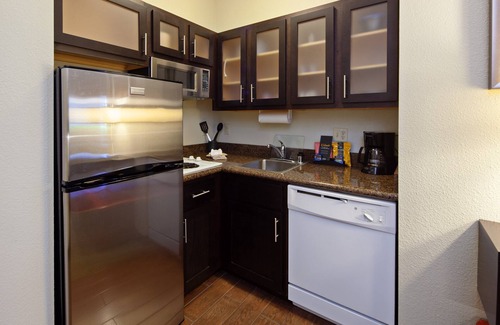 Fairfield Condo | Relaxing Suite Near Napa Valley with Pool & Gym Access