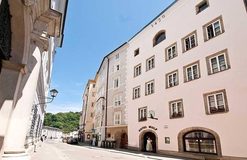 Altstadt House | Elegant Suite with Kitchen and Pet-Friendly Amenities