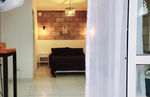 Monte Grande Apartment | Modern Suite NY: Cozy Studio Near Airport with Breakfast
