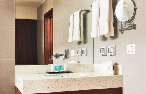 Asia House | Suite Ocean at VPX Hotel.
