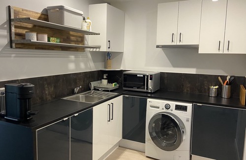 Little Mountain Apartment | Inviting Hillside Suite: Pet-Friendly with Breakfast Included