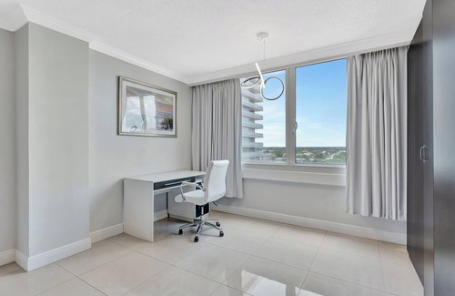 Bermuda Riviera Apartment | Suite on the Ocean with City View