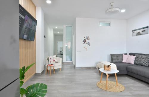 Cruce de Arinaga Apartment | Top-Rated Suite Orquídea: Family-Friendly Getaway Awaits