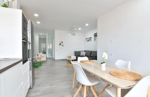 Cruce de Arinaga Apartment | Top-Rated Suite Orquídea: Family-Friendly Getaway Awaits