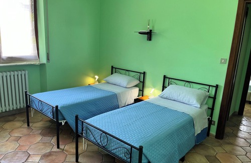 Saint-remy-de-provence Bed & Breakfast | Top-Rated Casa T Home Bed and Breakfast with Dining Options