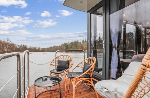 Boissise-le-Roi Boat Rental | Romantic Panoramic Suite at L'Ambroselli with Breakfast