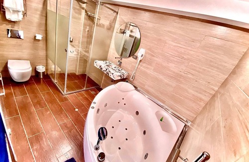 Chancay House | Relaxing Suite with Hot Tub & Balcony Near Plaza de Chancay