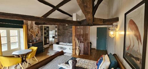 Confolens Apartment | Romantic Suite Penthouse with Jacuzzi in Confolens