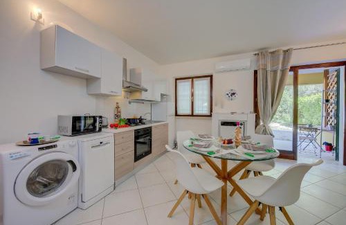 Barbarano Apartment | Beautiful Perla del Lago: Beachside Retreat with Great Amenities