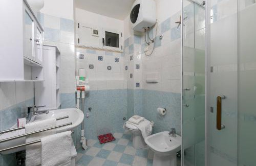 Barbarano Apartment | Beautiful Perla del Lago: Beachside Retreat with Great Amenities