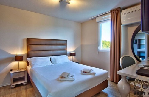 Bayonne Hotel | Suite Près de l'Aéroport | Parking + Wifi Inclus
