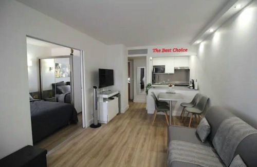 Faubourg de l'Arche Apartment | Suite Prestige Paris-La Défense Balcony-Terrace