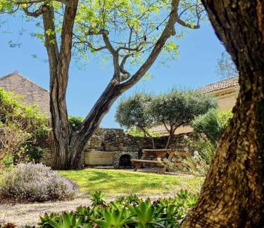 Tavel House | Family-Friendly Stay at Suite Privee Tavel - Le Mas de l Acacia