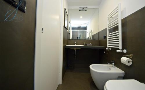 Quartieri Spagnoli Apartment | Luxury Stay at Suite Quarantotto - Rated 9.7/10 by Guests