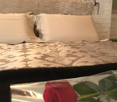 Bondo House | Romantic Suite with Ocean View and Pet-Friendly Amenities
