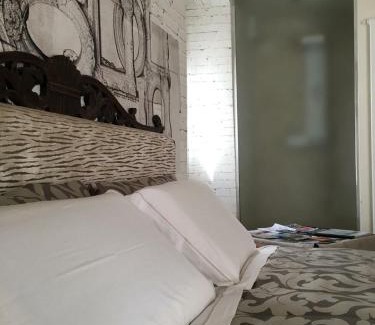 Bondo House | Romantic Suite with Ocean View and Pet-Friendly Amenities