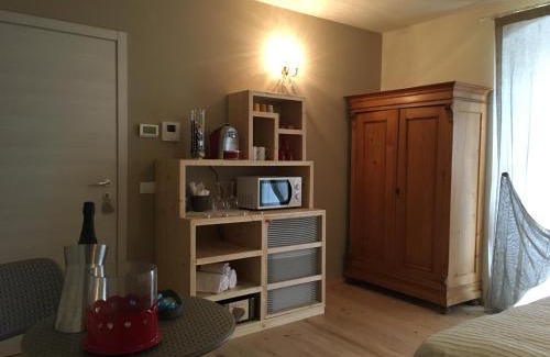 Bondo House | Romantic Suite with Ocean View and Pet-Friendly Amenities