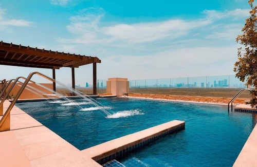 Eastern Mangrove Apartment | Private Pool Suite Room Steps from Starbucks