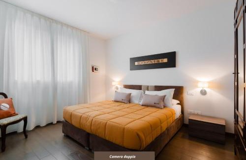 Lecce Apartment | Discover Suite Rosso & Nero: 4-Star Hotel with Hot Tub