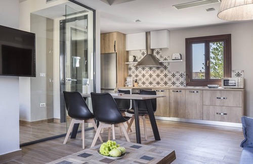 Kefalonia Apartment | Welcoming Suite Royal Apartment with Kitchen & Breakfast