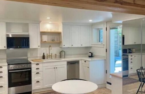 Seattle Metro Area Apartment | Suite Sandía: Private studio near lake & city life