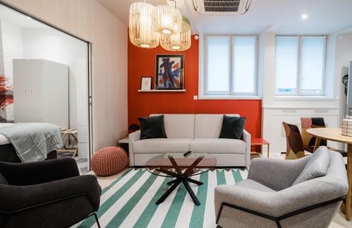Saint-Thomas-d'Aquin Apartment | Discover Suite Sartre: Design Retreat in the Rive Gauche