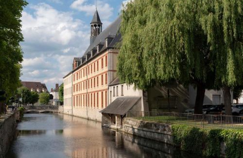 Nemours Apartment | Suite sensuelle et balnéothérapie