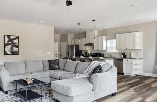 Toddville Road House | Relaxing Suite Near Uptown with Family-Friendly Amenities