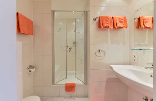 Starnberg House | Cozy Suite with Shower/WC at Gasthof Zur Sonne