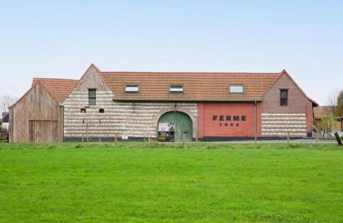 Sainghin-en-Melantois Apartment | Indulge in Suite & SPA at La Ferme 1802 - Rated 9.5/10