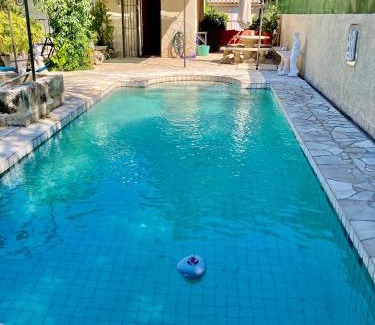 Beaucaire Bed & Breakfast | Relax in a Suite with Spa Access and Oceanfront Views