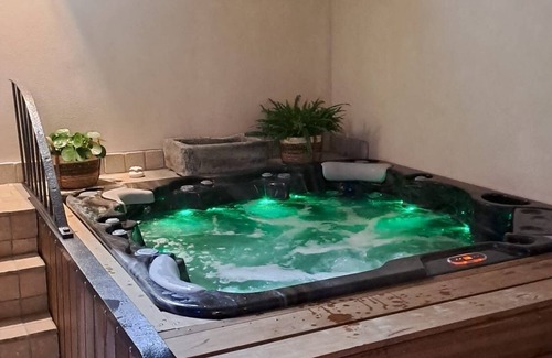 Sainghin-en-Melantois Apartment | Relax in Our Suite with Spa and Hot Tub Amenities