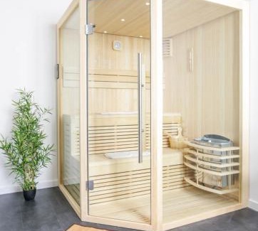 Pontavert Apartment | Relaxing Suite with Private Spa and Dining Options