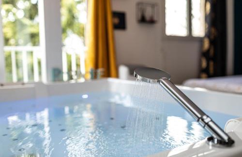Chalifert House | Relax in Suite SPAradise - Spa & Hot Tub near Disneyland