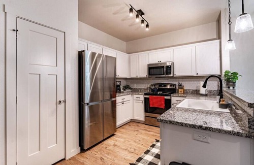 North Overton House | Beautiful Suite Starry Night - Walk to Texas Tech, 9.6/10