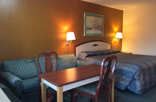 Talladega Hotel | Budget-Friendly Stay at Budget Inn and Suites with Breakfast