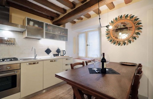 Pisa City Centre Apartment | Exceptional Suite Testamatta at Palazzo Roncioni - 10/10 Rating