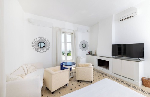 Marina Piccola House | Inviting Suite Time Capri Villa La Pergola with Pool & Spa
