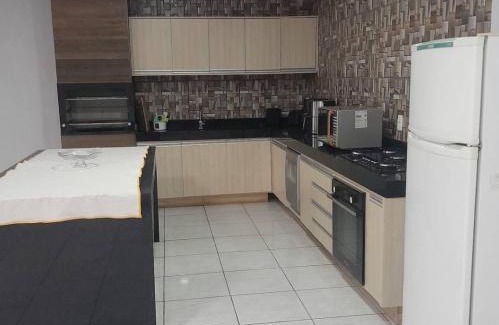 Jardim Comodoro House | Explore Ebony Queen 3 with a Fully Equipped Kitchen