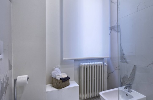 Voghera Apartment | Inviting Suite Vogue Espresso with Kitchen & Breakfast Options