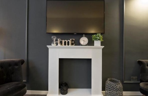 Voghera Apartment | Elegant Suite Vogue Visconti - Family-Friendly Retreat