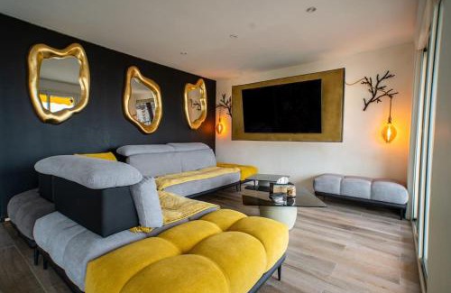 La Pointe Rouge Apartment | Relaxing Suite with Ocean View - Family and Pet Friendly
