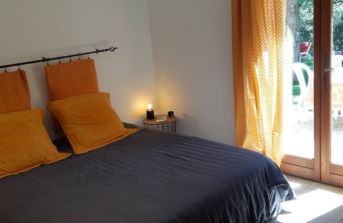 Peyrolles-en-Provence Bed & Breakfast | Relaxing Suite with Private Garden in Aix-Luberon-Verdon