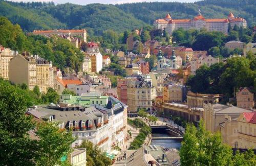 Karlovy Vary Apartment | Garden Suite Retreat with Wheelchair Access & Family Friendly
